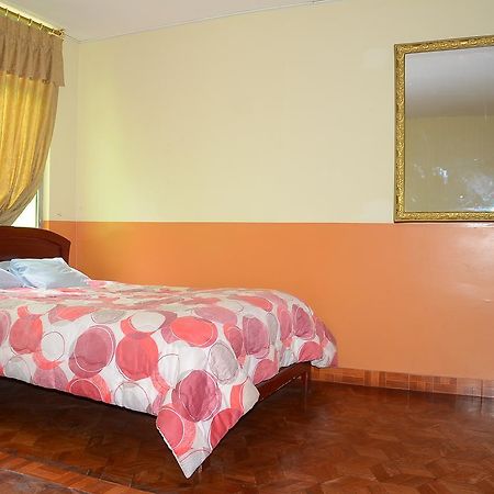 Hotel Real Madrid Ріобамба Екстер'єр фото