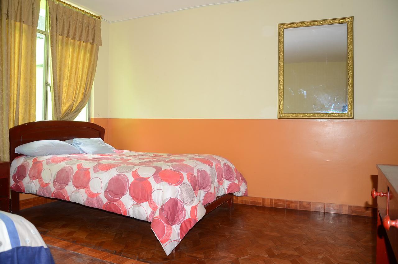 Hotel Real Madrid Ріобамба Екстер'єр фото