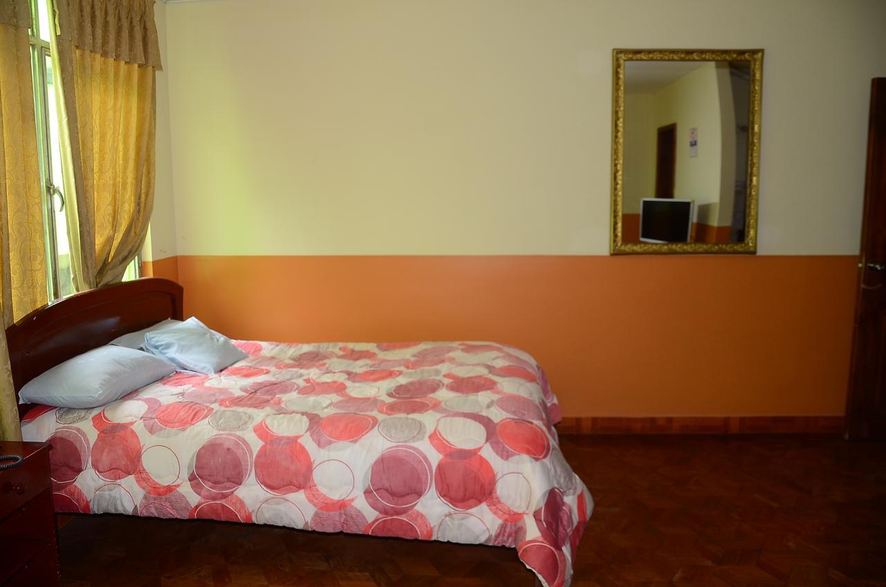 Hotel Real Madrid Ріобамба Екстер'єр фото