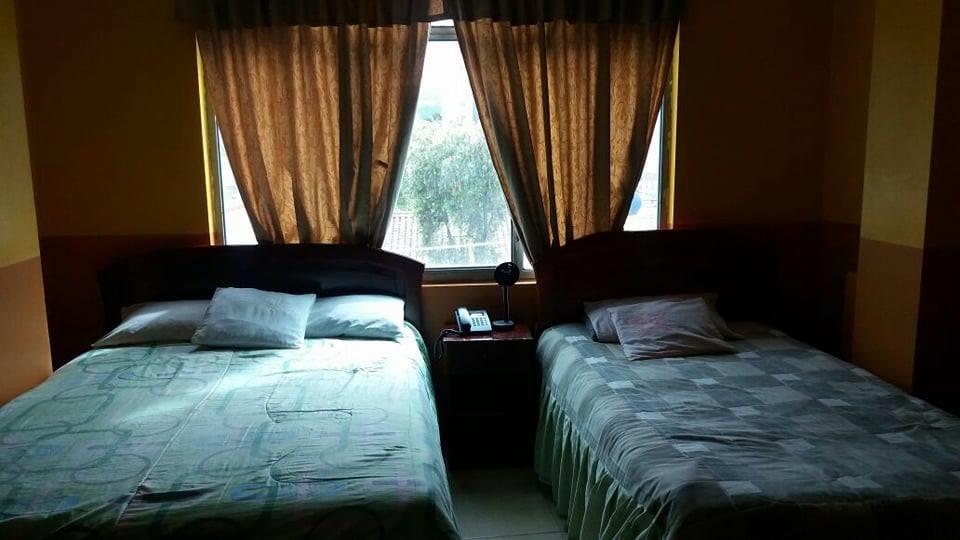 Hotel Real Madrid Ріобамба Екстер'єр фото