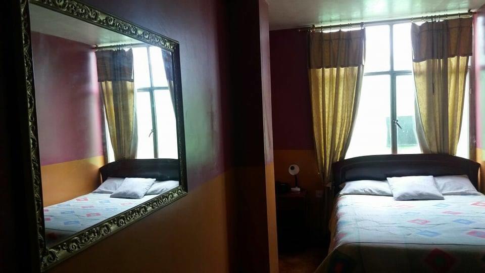 Hotel Real Madrid Ріобамба Екстер'єр фото